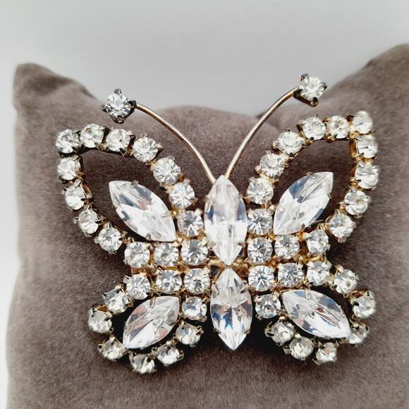Vintage Mid-Century Clear Rhinestone Butterfly Brooch Pin Silver Tone - Picture 1 of 10
